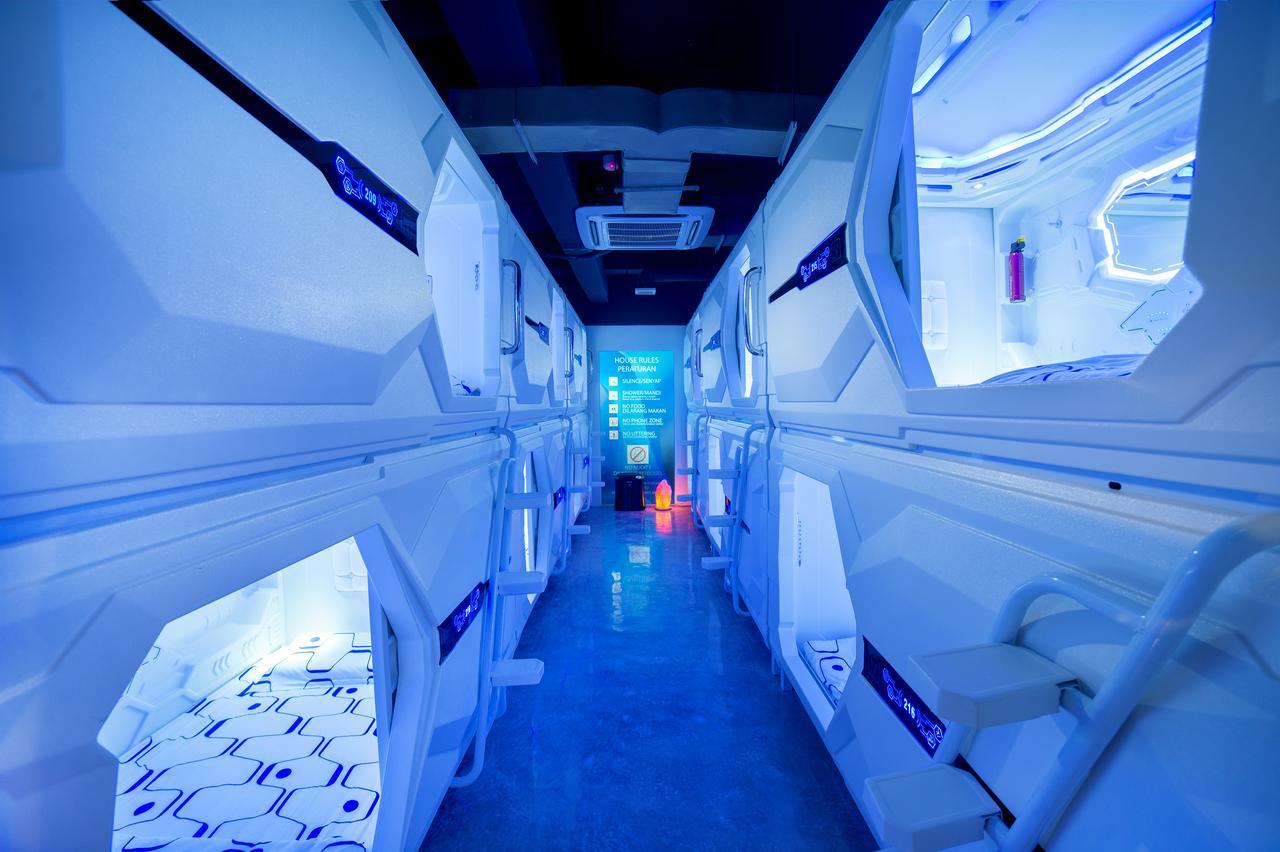 Riccarton Capsule Hotel Куала-Лумпур Экстерьер фото