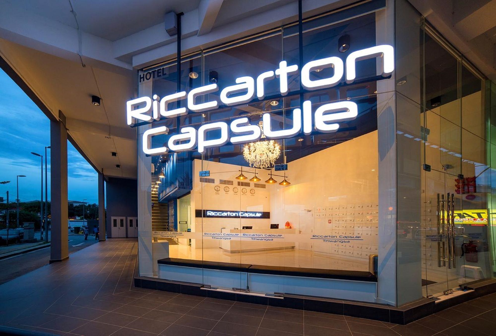 Riccarton Capsule Hotel Куала-Лумпур Экстерьер фото