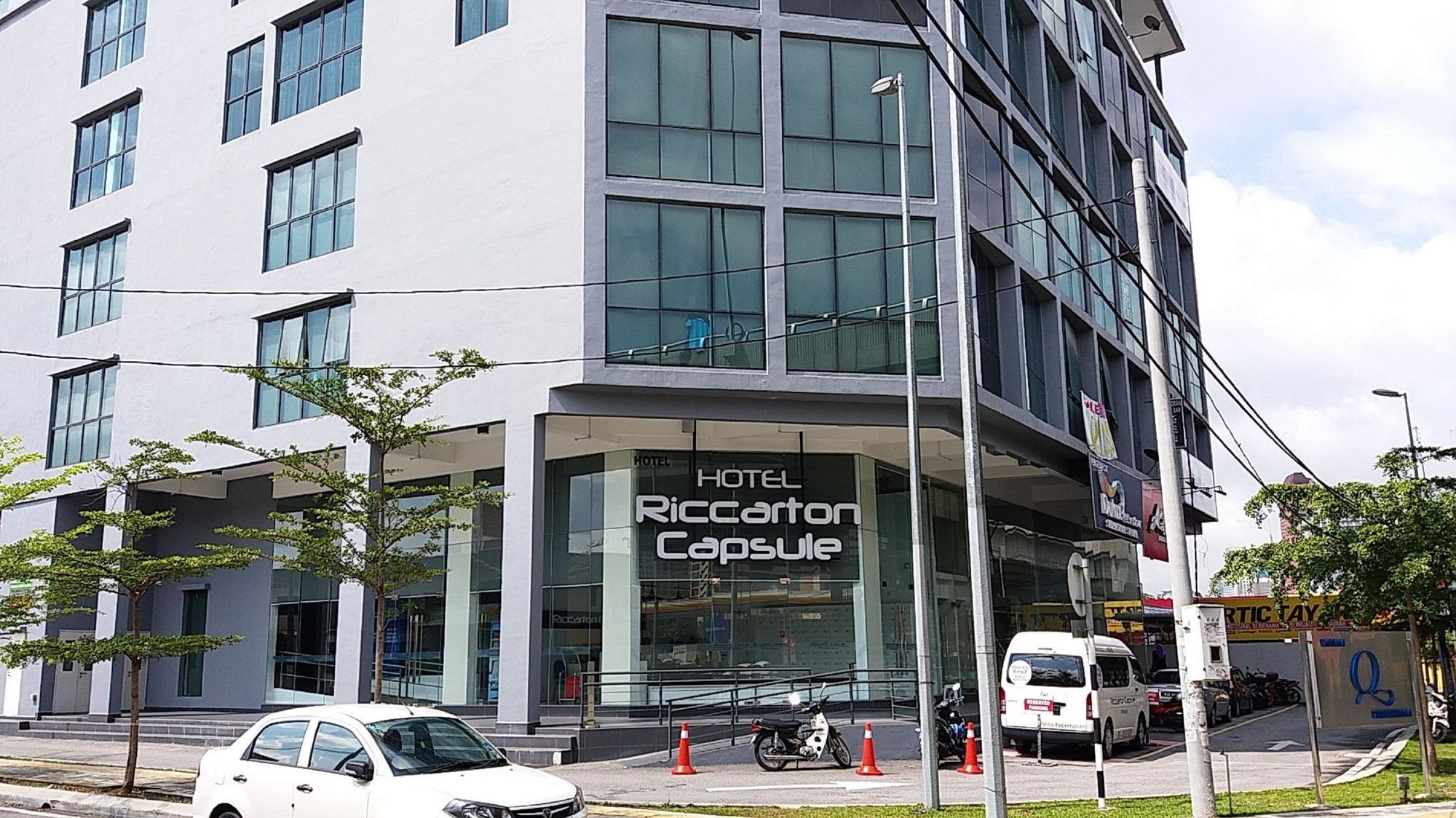 Riccarton Capsule Hotel Куала-Лумпур Экстерьер фото